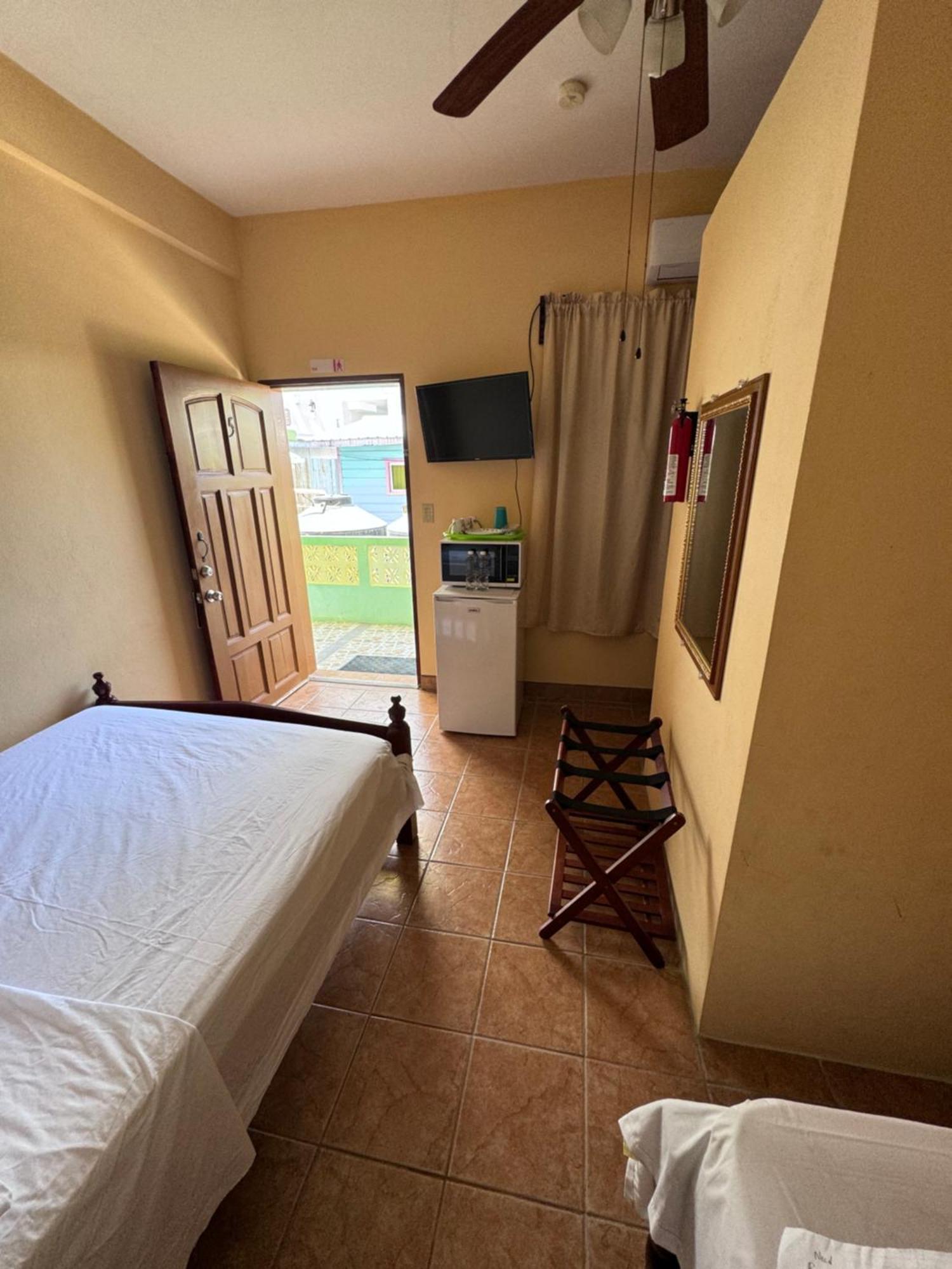 Panchos Villas Caye Caulker Esterno foto